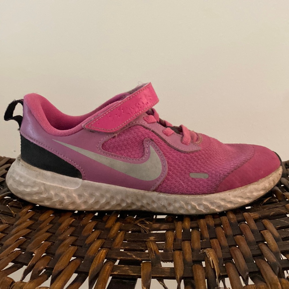 Kids Nike Sneakers ! Color: Pink and black, Size: 2.5